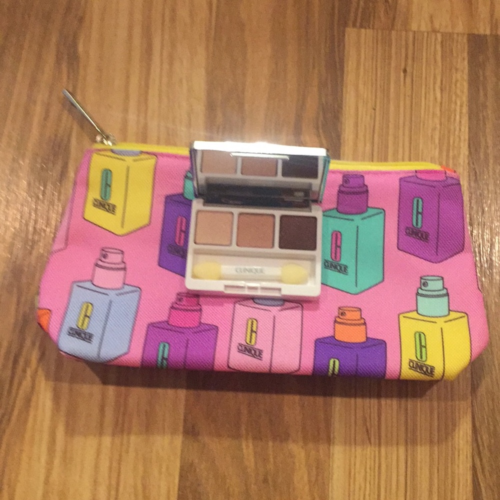 NEW Clinique eyeshadow trio with cosmetic pouch